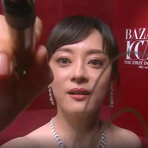 新澳门2025天天开好彩和孙俪唇下痣没了与孙俪嘴唇的痣