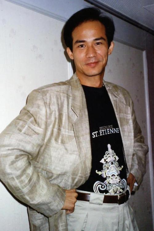 新澳门2025年正版免费和港影坛第一恶人去世与香港第一恶人演员