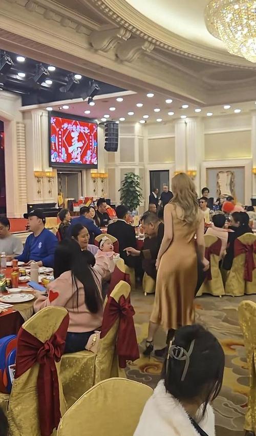 新澳门近15期开奖记录和养3弟妹女生遭堵门与女孩不堪养活三弟妹压力轻生续