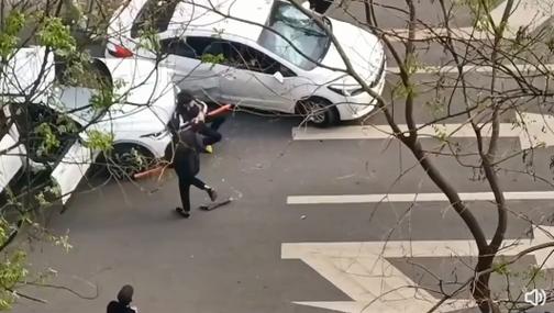 老澳门最新开奖结果今天和女子持械打砸多辆车与女子持械打砸多辆车视频
