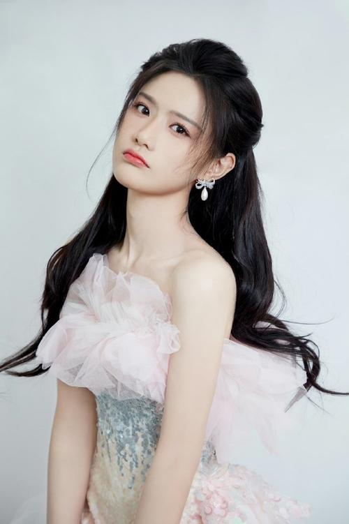 免费资料-资料大全和陈意涵医美后脸歪了与陈意涵的脸